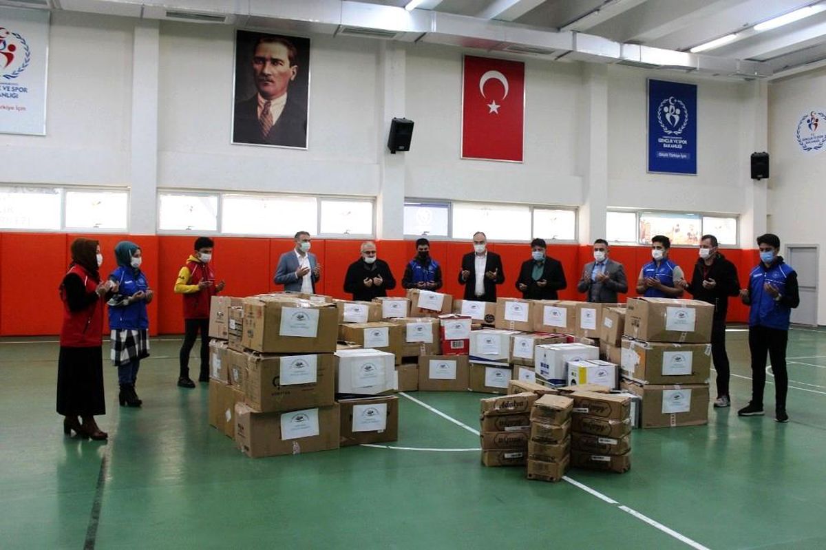 Karaman Gençlik Merkezi\'nden İdlib\'deki çocuklara yardım