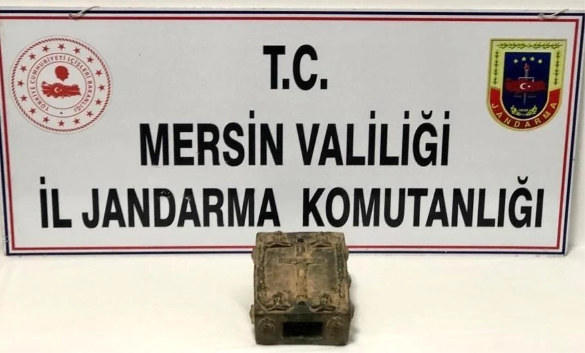 Mersin\'de içerisinde el yazması tarihi kitap bulunan bronz sandık ele geçirildi
