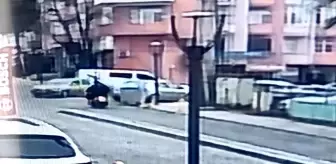 Motosiklet sürücüsünün yaralandığı kaza kameraya yansıdı