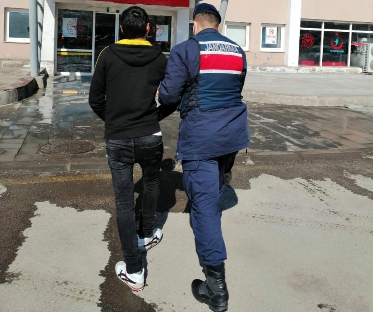 Son dakika haberi! Nevşehir\'de 2 yıl 6 ay hapis cezası ile aranan şahıs yakalandı