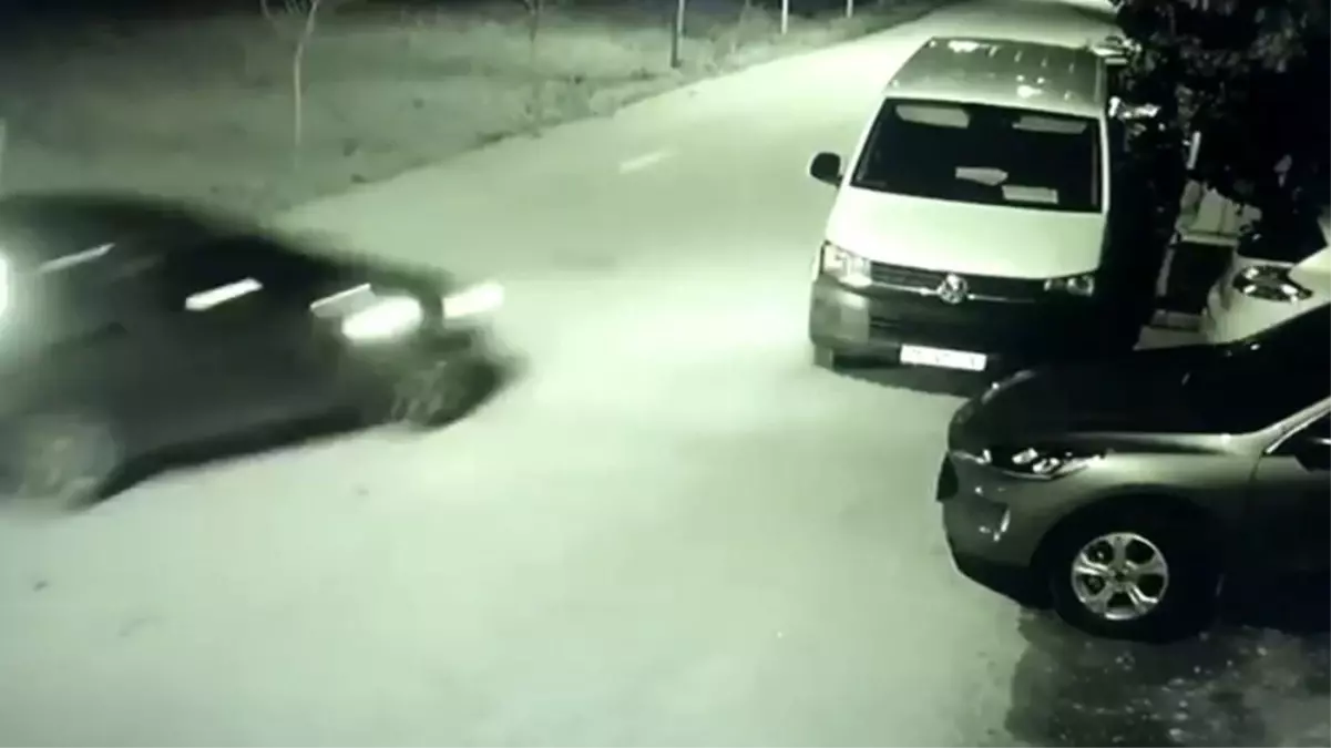 Park halindeki otomobile böyle çarptı