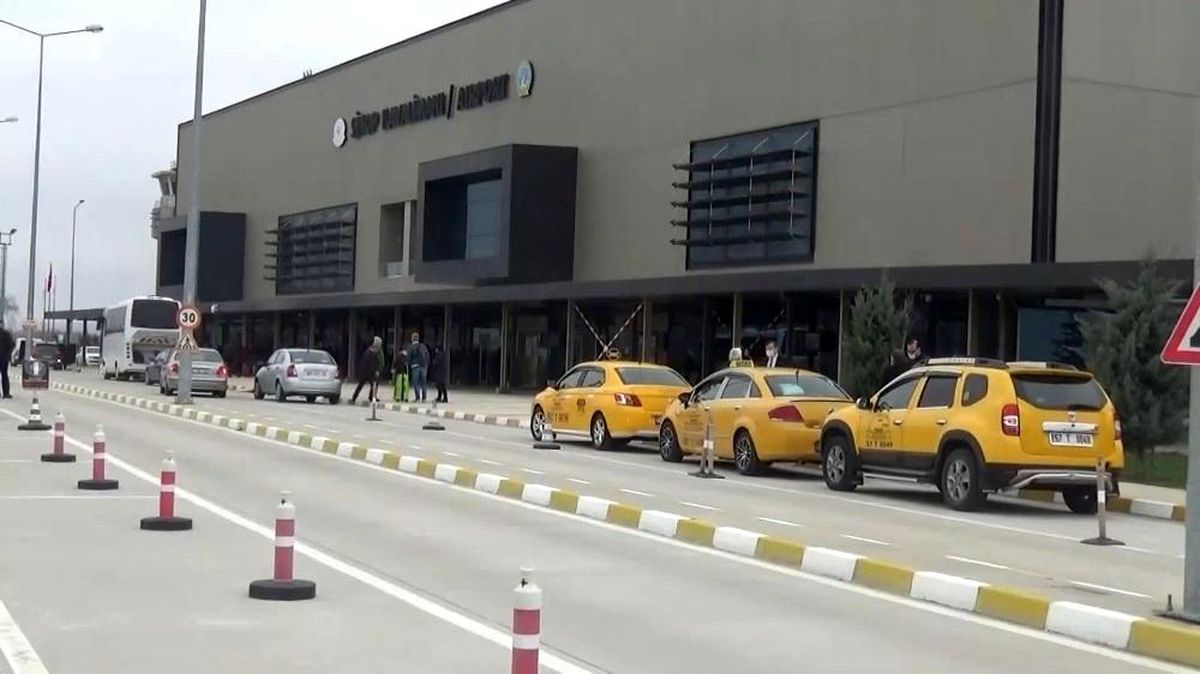 Sinop Havaalanı\'ndaki işletmeciler, kira bedellerindeki iptal ve indirimi sevinçle karşıladı