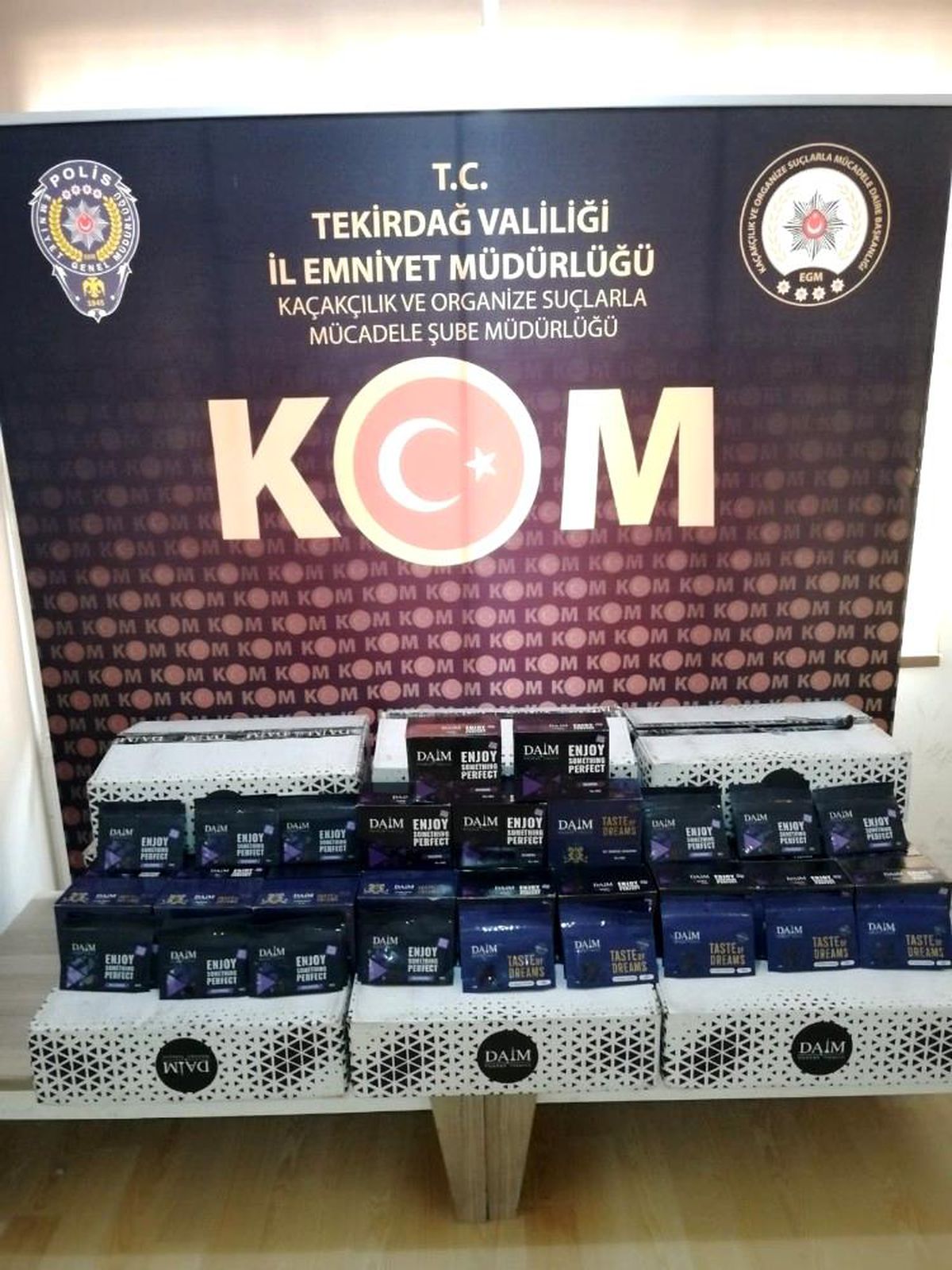 Şüpheli araçtan gümrük kaçağı nargile tütünü çıktı