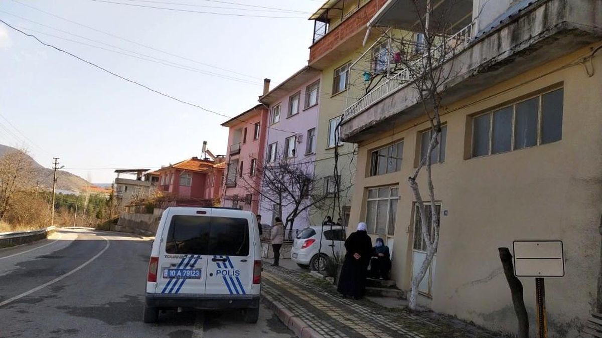 Yaşlı çift evlerinde ölü olarak bulundu