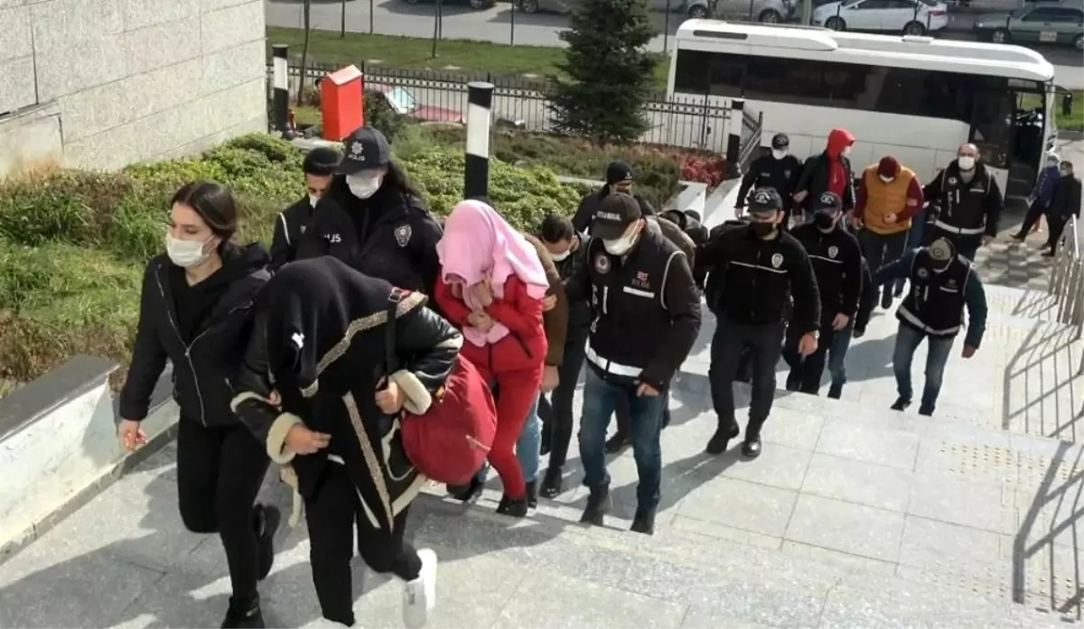 ATM'leri sahte para yükleyen 13 şüpheli adliyeye sevk edildi