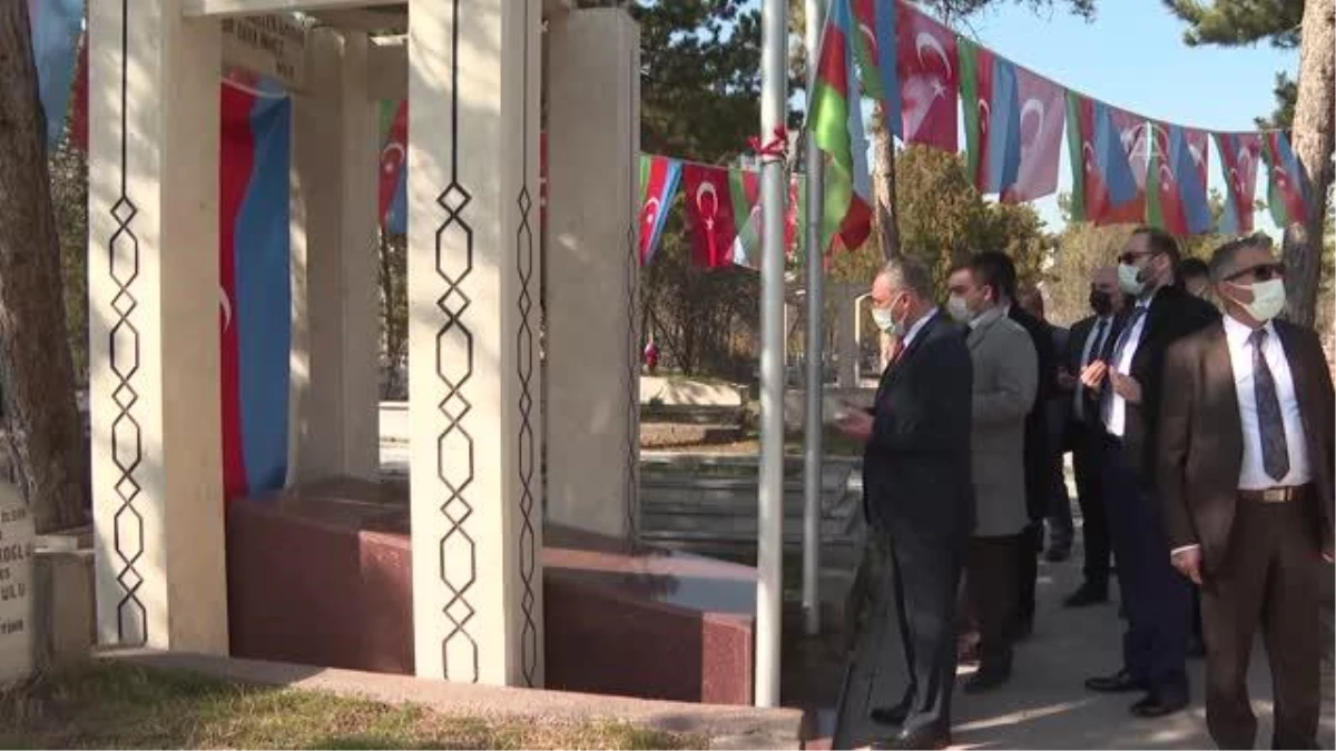 Azerbaycan Cumhuriyeti\'nin kurucusu Resulzade\'nin kabri başında "Hocalı Katliamı" anma etkinliği düzenlendi