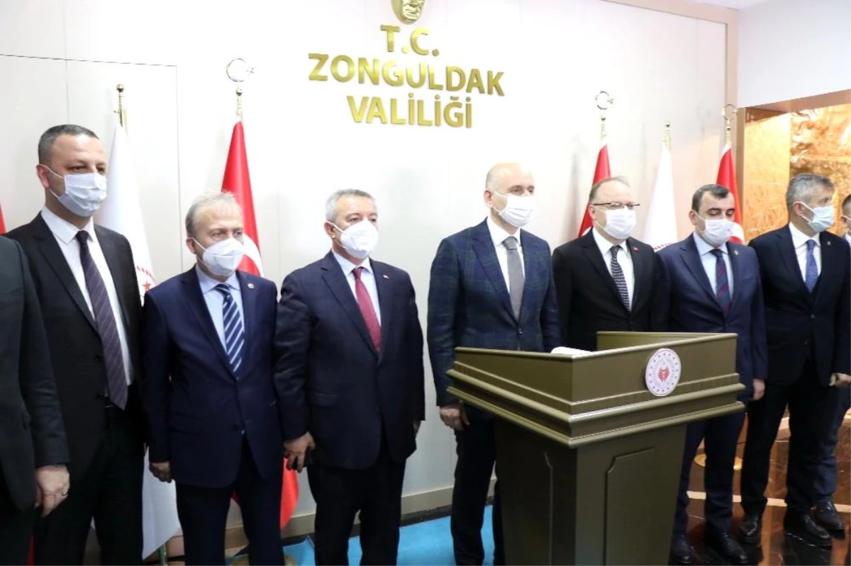 Ulaştırma ve Altyapı Bakanı Karaismailoğlu, Zonguldak\'ta Mithatpaşa Tünelleri\'nde incelemelerde bulundu