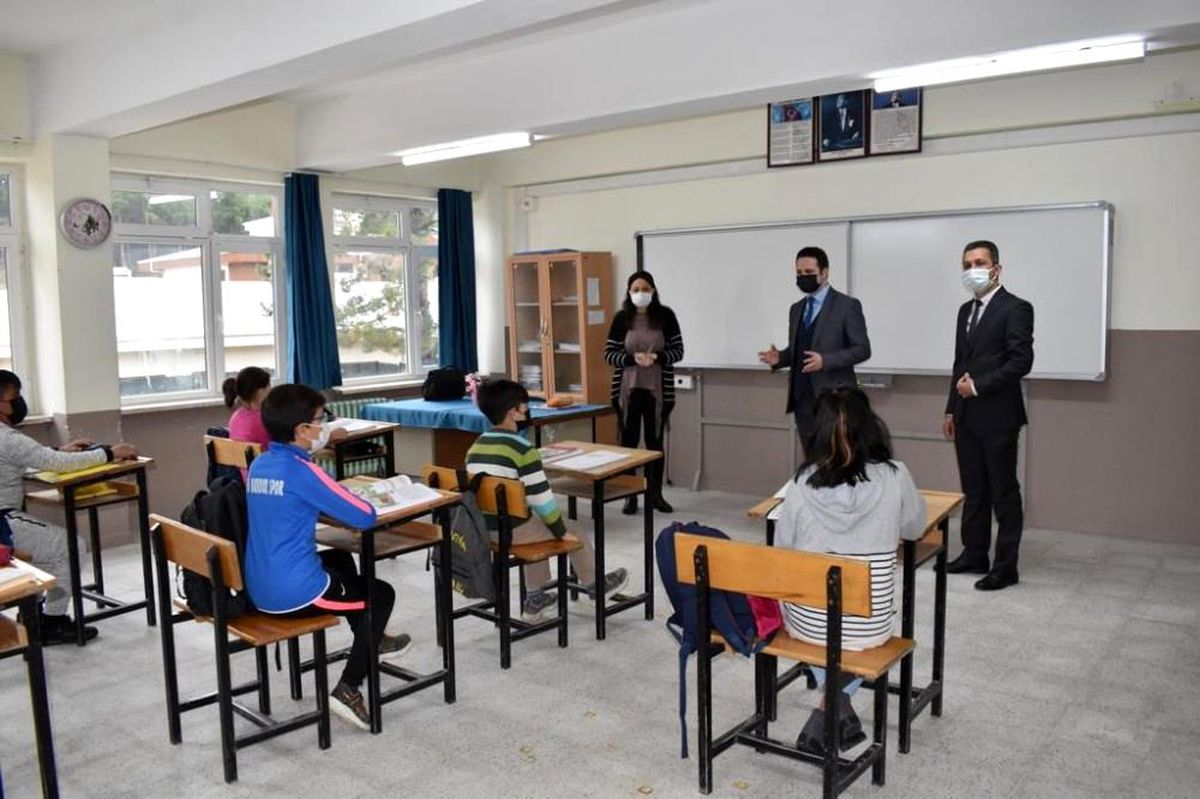 Burdur\'da 25 bin 50 öğrenci ders başı yapacak