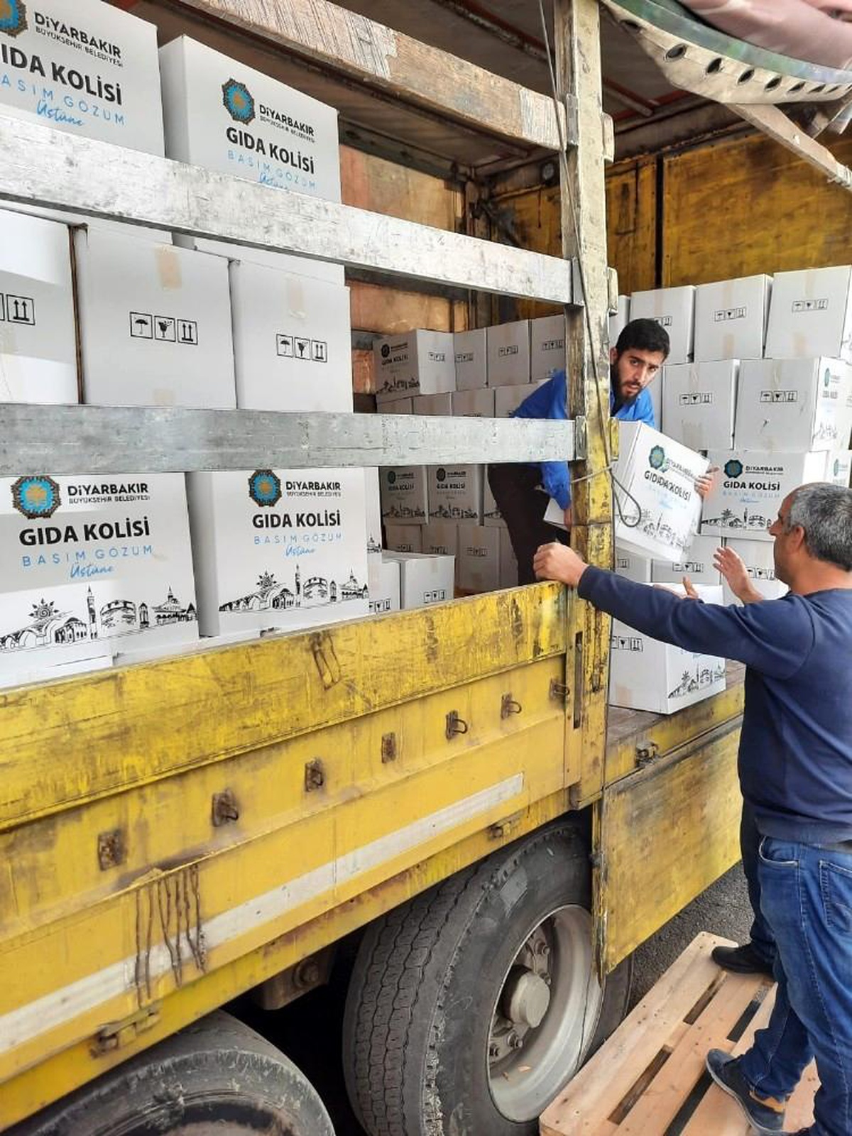 Diyarbakır Büyükşehir Belediyesi, esnaf ve çalışanlarını yalnız bırakmıyor