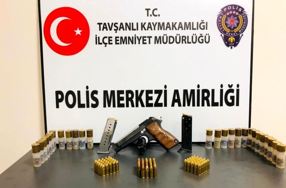 Son dakika haber | Durdurulan otomobilde ruhsatsız silah ve çok sayıda fişek ele geçirildi