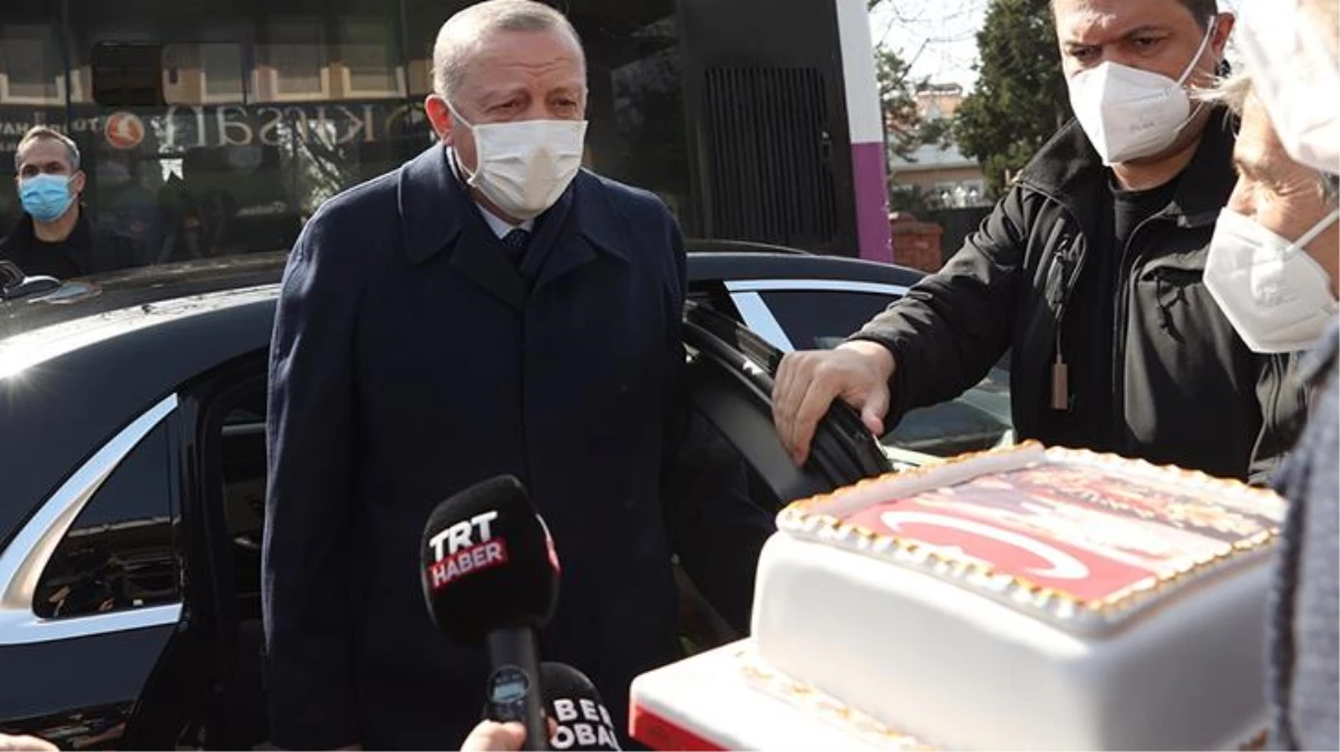 Esnaftan Cumhurbaşkanı Erdoğan\'a doğum günü sürprizi! Durdurup pasta kestiler