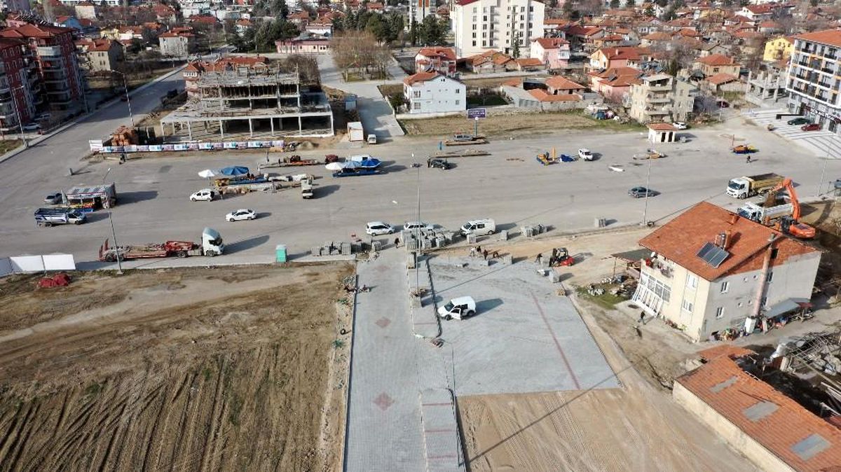 Isparta\'da 3 bin metrekarelik pazaryerinin üzeri kapatılıyor