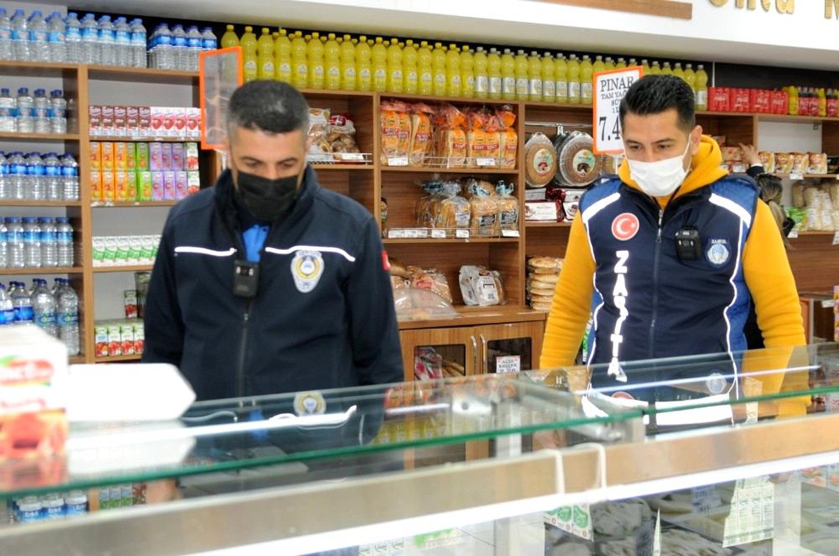 Son dakika... Kayapınar\'da zabıta ekiplerinden yaka kameralı denetim