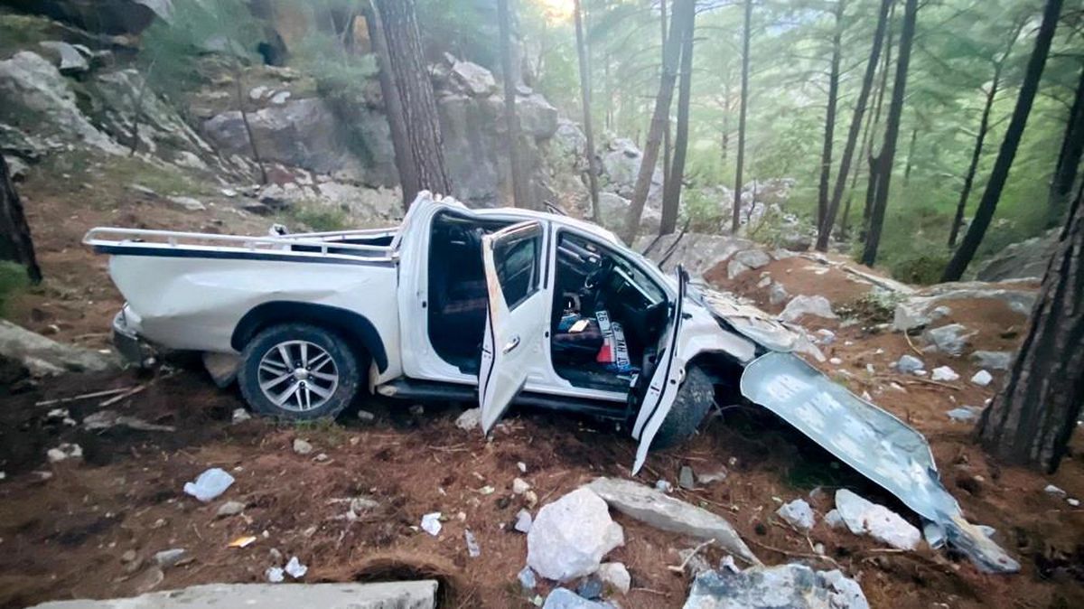 Kontrolden çıkan kamyonet uçurumdan yuvarlandı: 2'si yabancı uyruklu 5 ağır yaralı