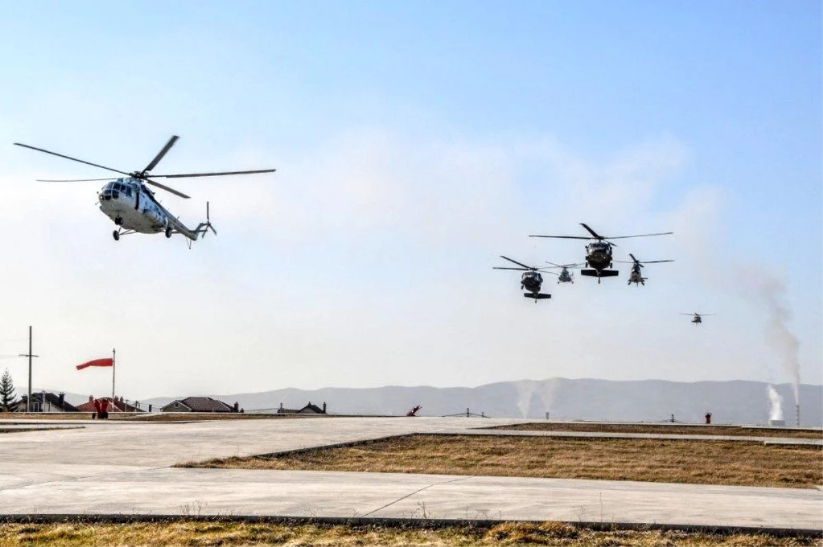Kosova\'da NATO Barış Gücü\'nden helikopter tatbikatı