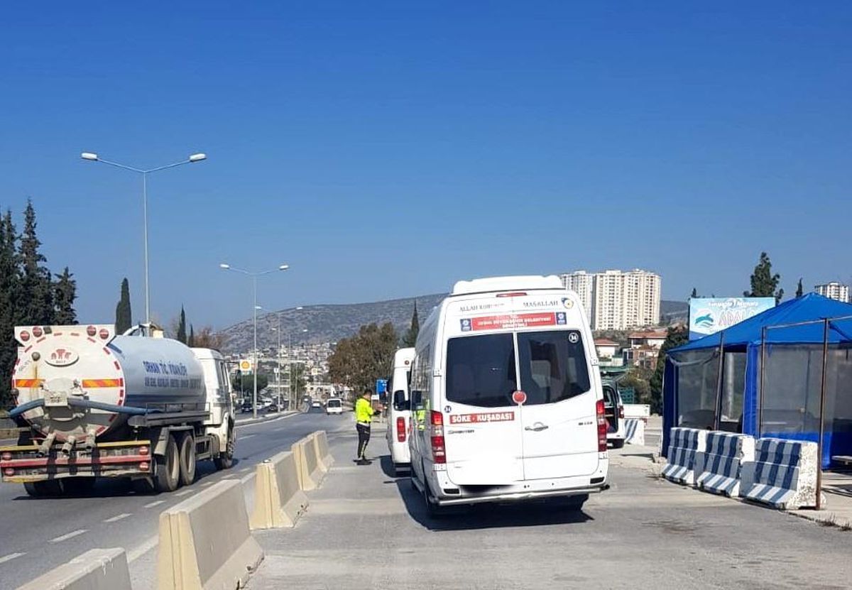 Kuşadası\'nda çeşitli suçlardan aranan 4 şüpheli yakalandı