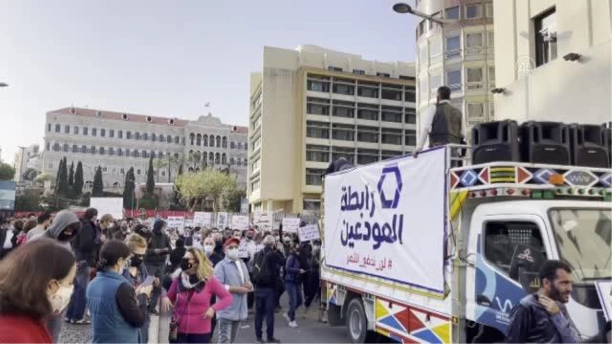 Lübnan\'da bir yılı aşkın süredir uygulanan döviz mevduatlarına yönelik kısıtlama protesto edildi