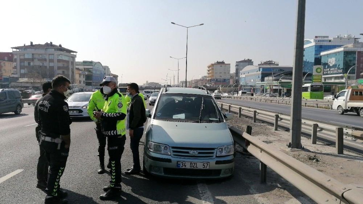 Makas atan bir otomobil yüzünden bariyerlere çarptı: 1 yaralı