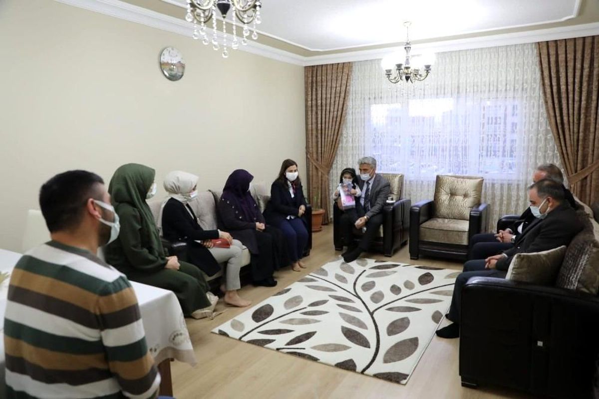 Son dakika... Makas çiftinden şehit ailesine ziyaret