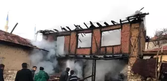 Mangal yaparken 2 katlı evini yaktı