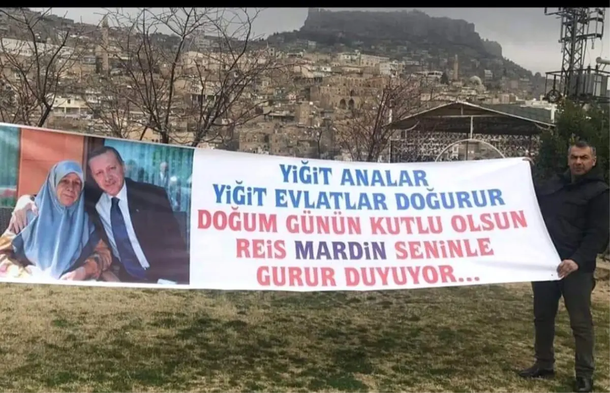 Mardin\'de esnaf Cumhurbaşkanı Erdoğan\'ın doğum gününü pankart açarak kutladı