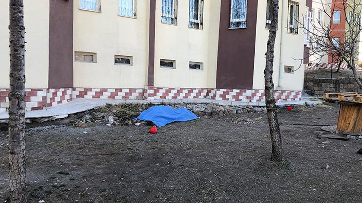 Psikolojik sorunları olan vatandaş, 5. kattan atlayarak yaşamına son verdi