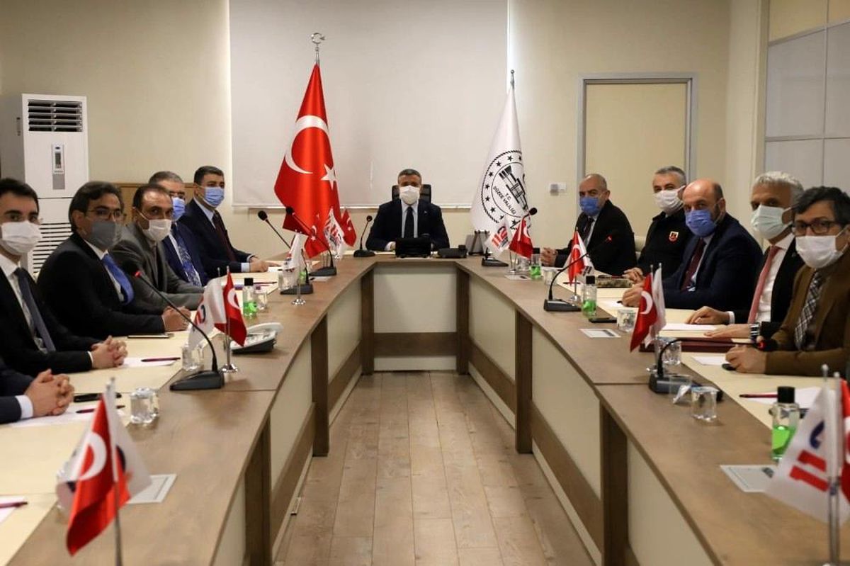 Sinema salonlarının açılışı Nisan\'a kaldı