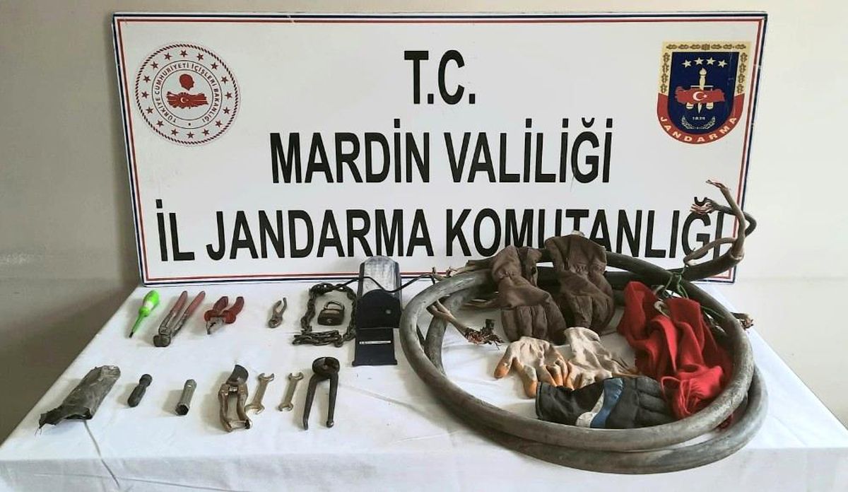 Son dakika haber | Su kulesindeki bakır kabloyu çalan hırsızlar jandarmadan kaçamadı