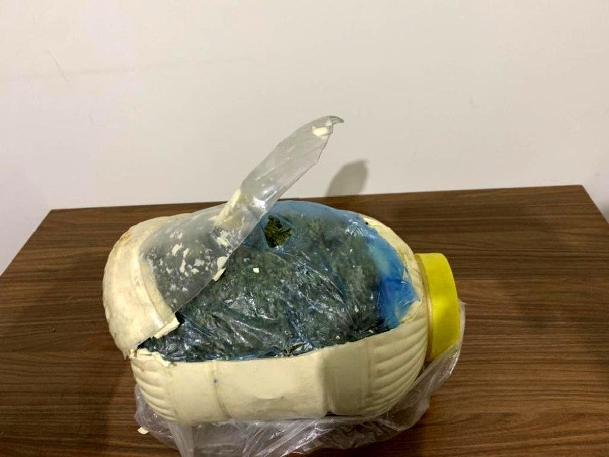 Yağ bidonunda esrar ele geçirildi