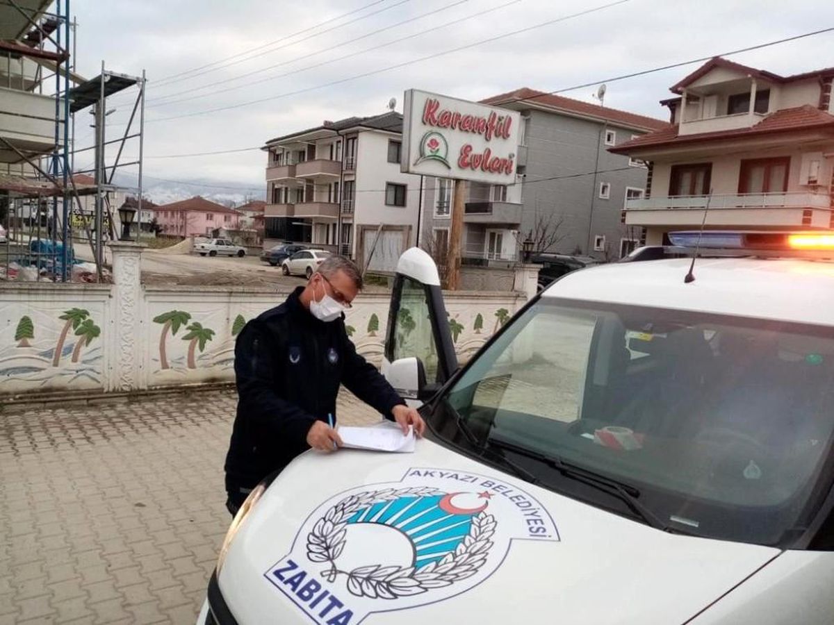 Zabıtadan apartman ve site yöneticilerine \'buluşma yerlerini kapatın\' tebligatı