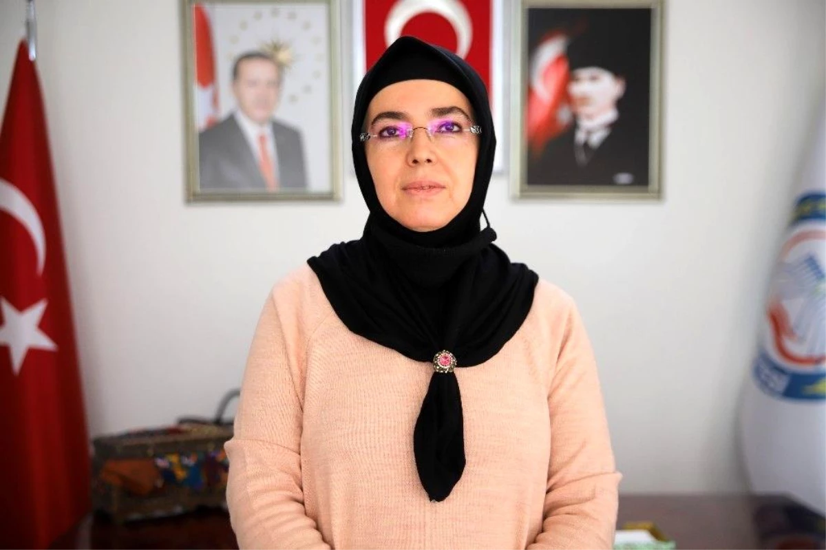 28 Şubat mağduru, Türkiye\'nin ilk başörtülü başkanı iki dönemdir hizmet ediyor