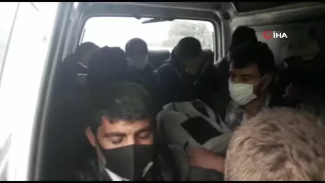 9 kişilik araçtan 18 kişi çıktı 9 kişilik araçtan 18 kişi çıktı