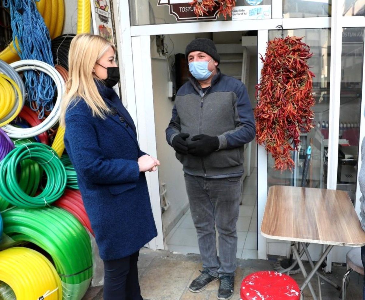 Başkanın esnaf ziyaretinde duygusal anlar yaşandı