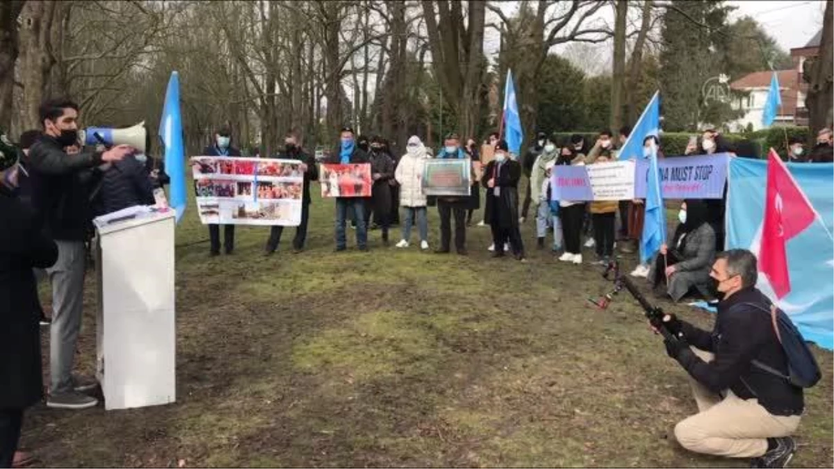 Çin\'in Brüksel Büyükelçiliği önünde Uygur protestosu