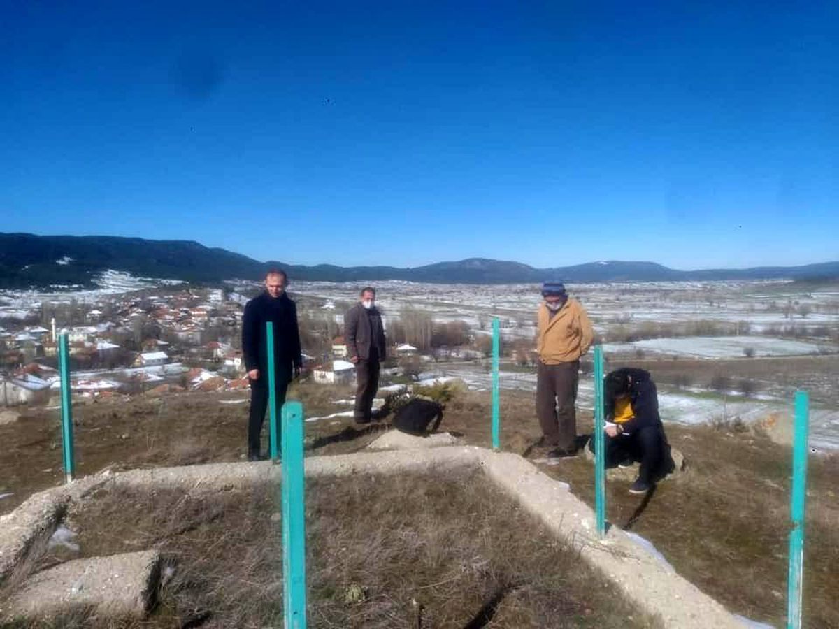 Son dakika haberi... Dumlupınar\'da Şehitlik bakım ve onarım çalışmaları