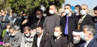 Son dakika: Fatih Erbakan, babası Necmettin Erbakan'ın kabrini ziyaret etti