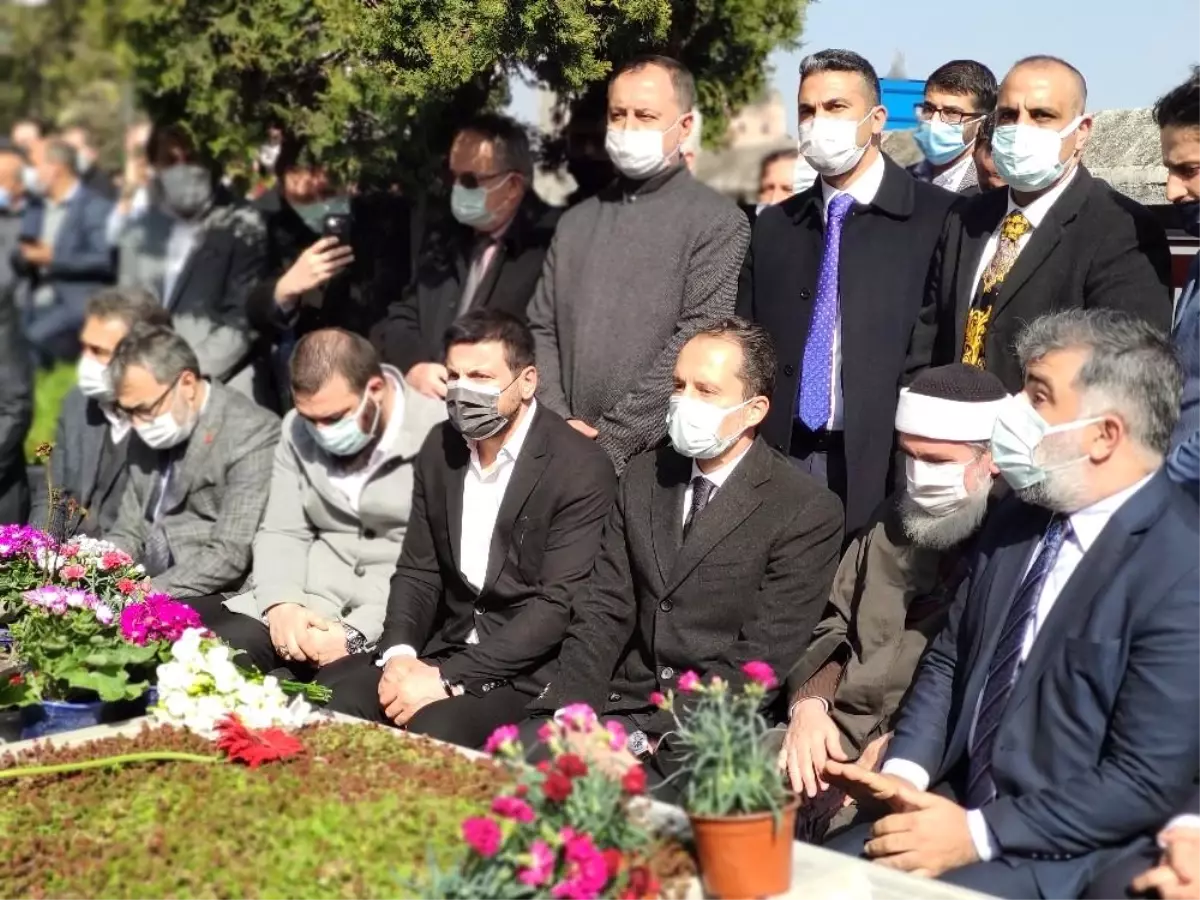 Son dakika: Fatih Erbakan, babası Necmettin Erbakan'ın kabrini ziyaret etti