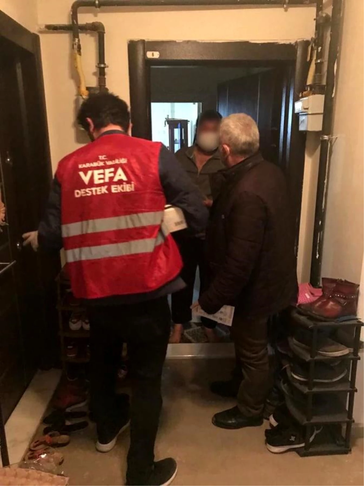Karabük\'te karantinadaki apartmana VEFA\'dan yardım
