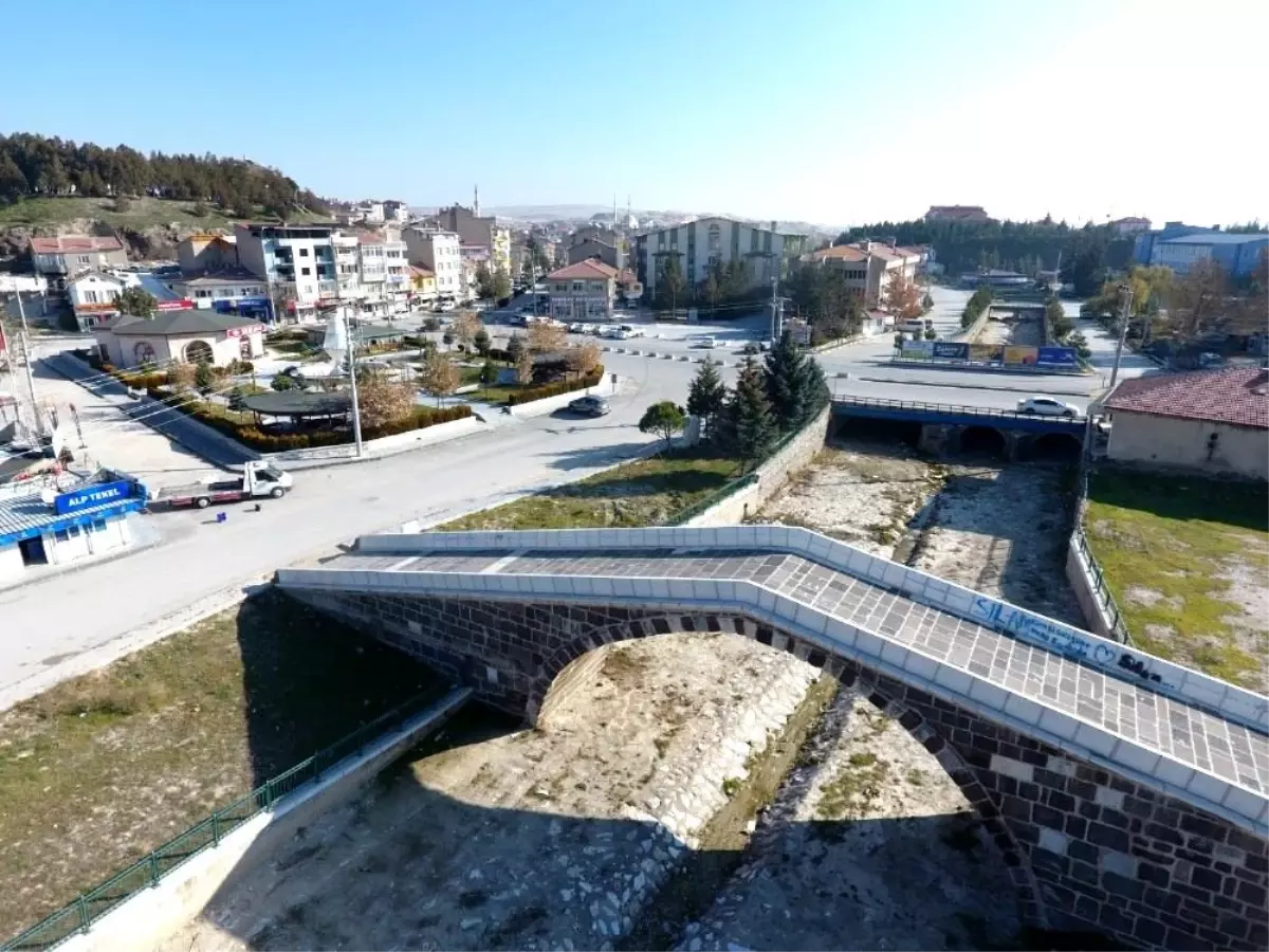 'Koca köprü' 2 bin yıllık geçmişiyle tarihe ışık tutuyor