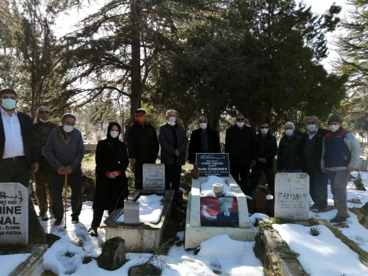 Son dakika haber! Kore Gazisi Refik Özberber, ölümünün 1\'inci yılında mezarı başında anıldı