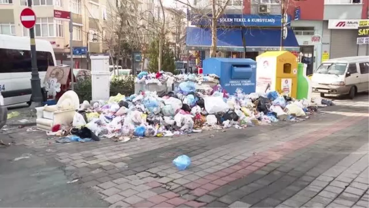 Maltepe Belediyesi işçilerinin grevi nedeniyle sokaklardaki çöpler 5 gündür toplanmıyor