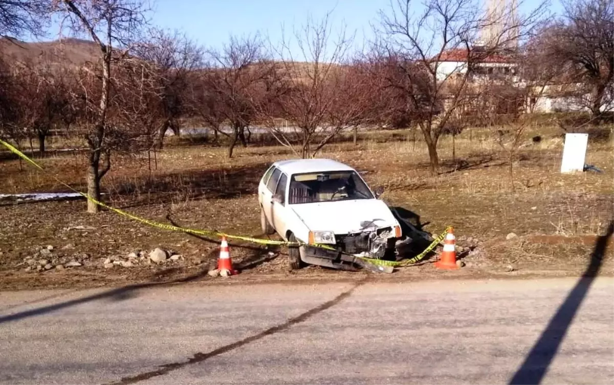 Motosiklet otomobil ile çarpıştı: 1 ölü