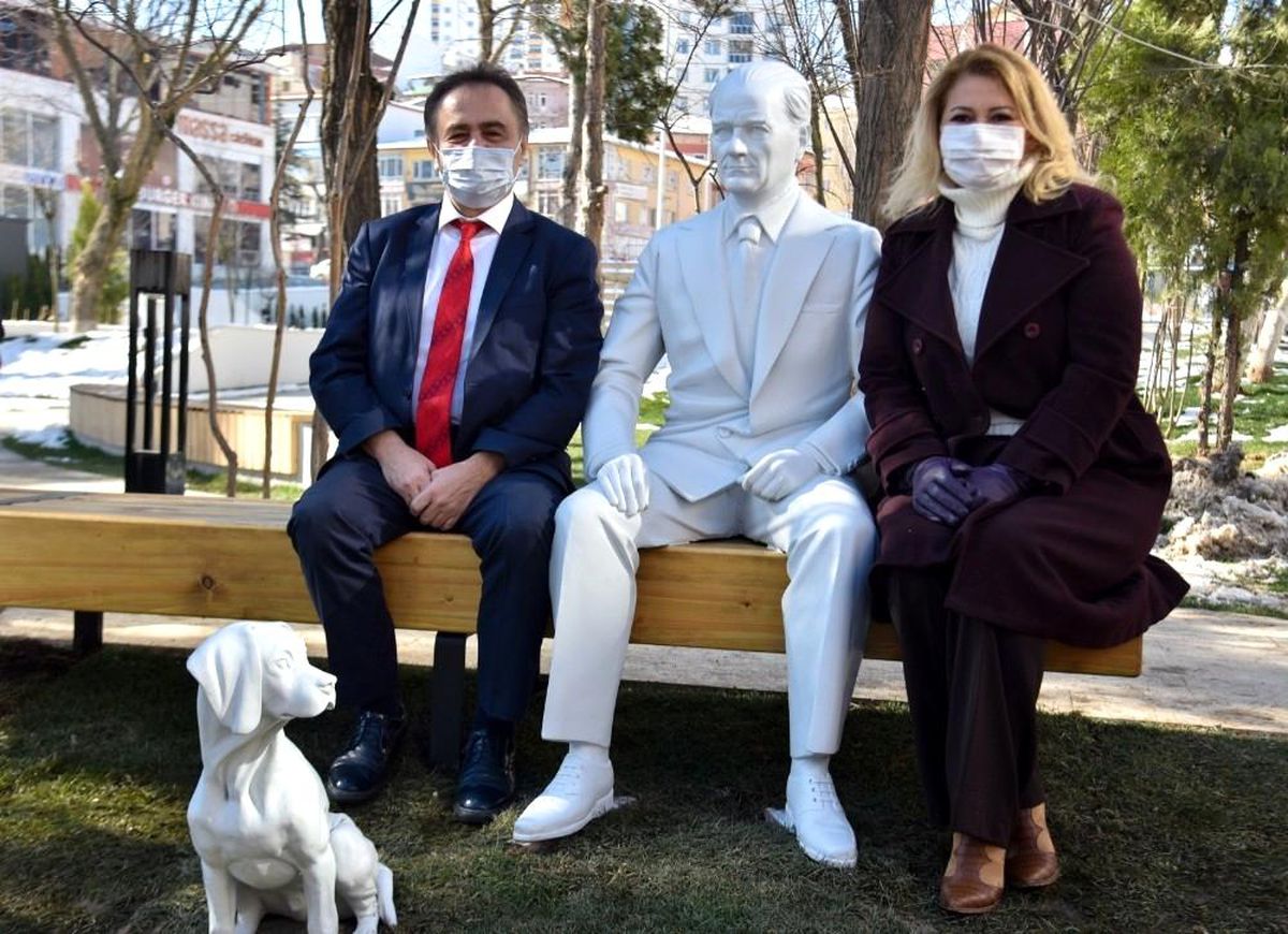 Salgın döneminde belediye 3 ton mama dağıttı