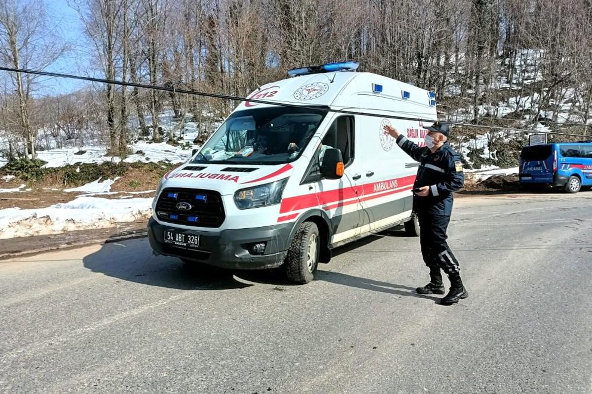 Telefon bağlantı kabloları yerinden çıktı, sürücüler zor anlar yaşadı