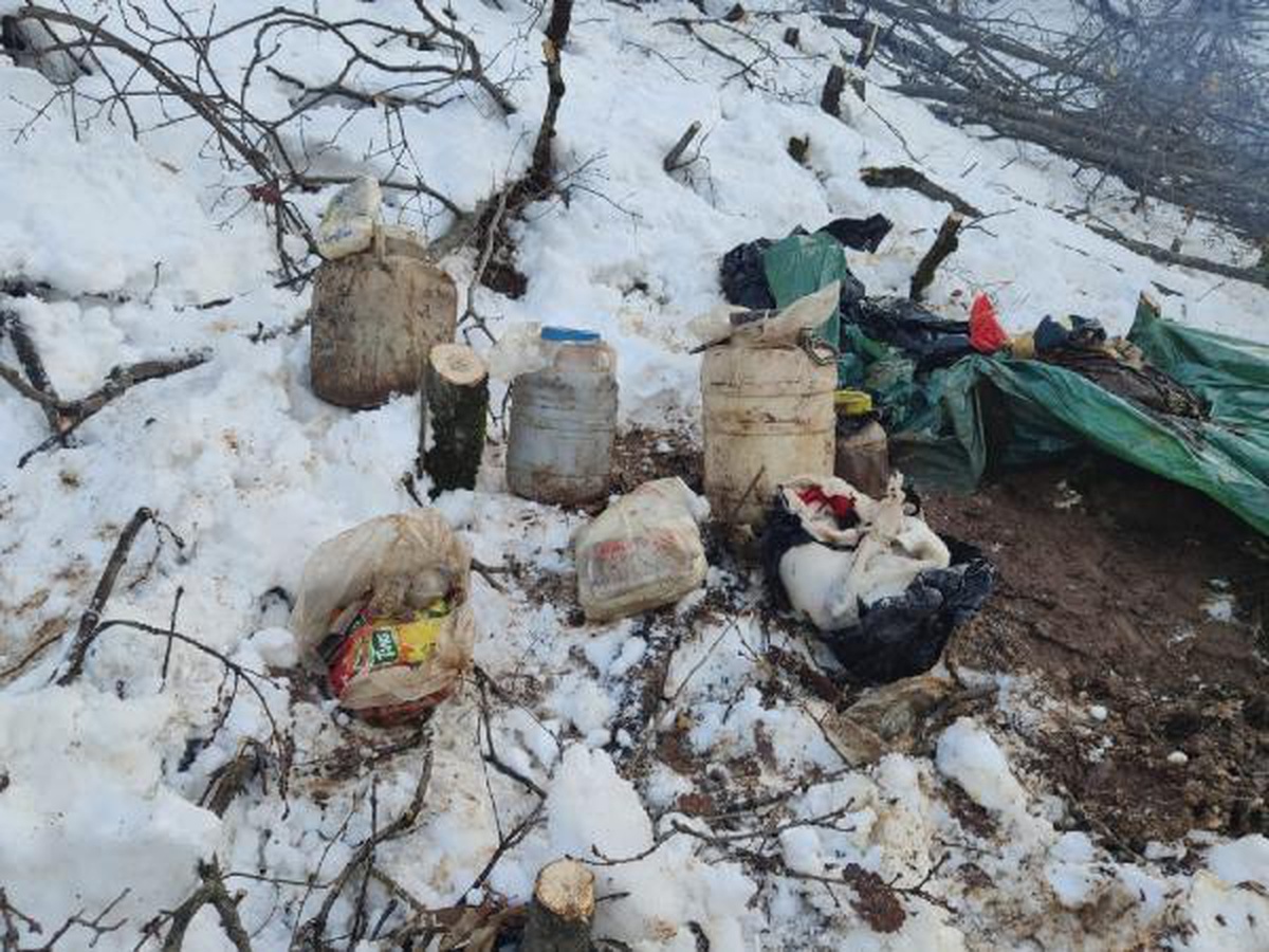 Bitlis\'te, teröristlerin toprağa gömülü yaşam malzemeleri ele geçirildi