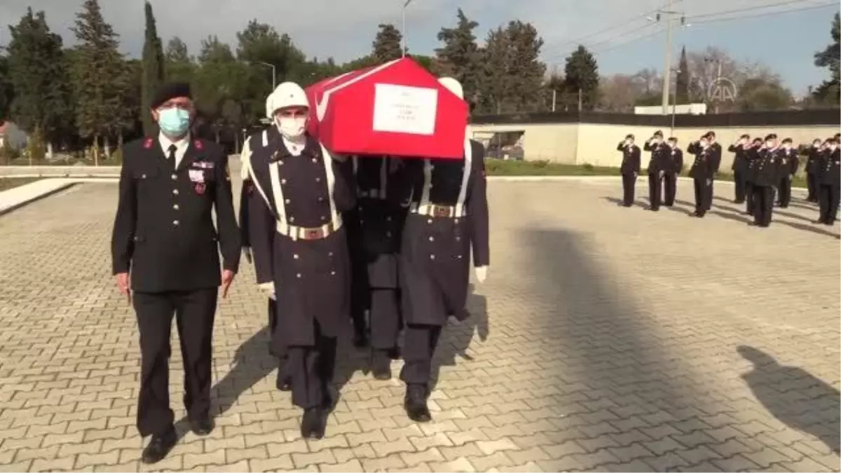 ÇANAKKALE - Gökçeada açıklarında batan teknedeki İlçe Jandarma Komutanı Teğmen Musa Bulut\'un cansız bedeni bulundu (3)