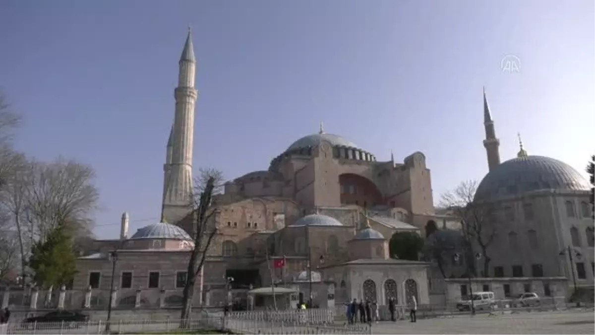 İngiliz senarist ve yönetmen Guy Ritchie, Ayasofya ve Topkapı Sarayı\'nı gezdi