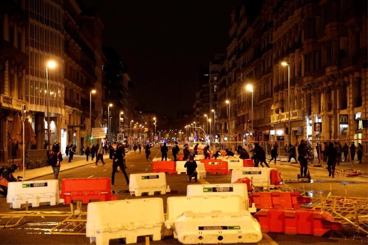 İspanya\'da rapçi Hasel protestolarında en az 10 kişi gözaltına alındı