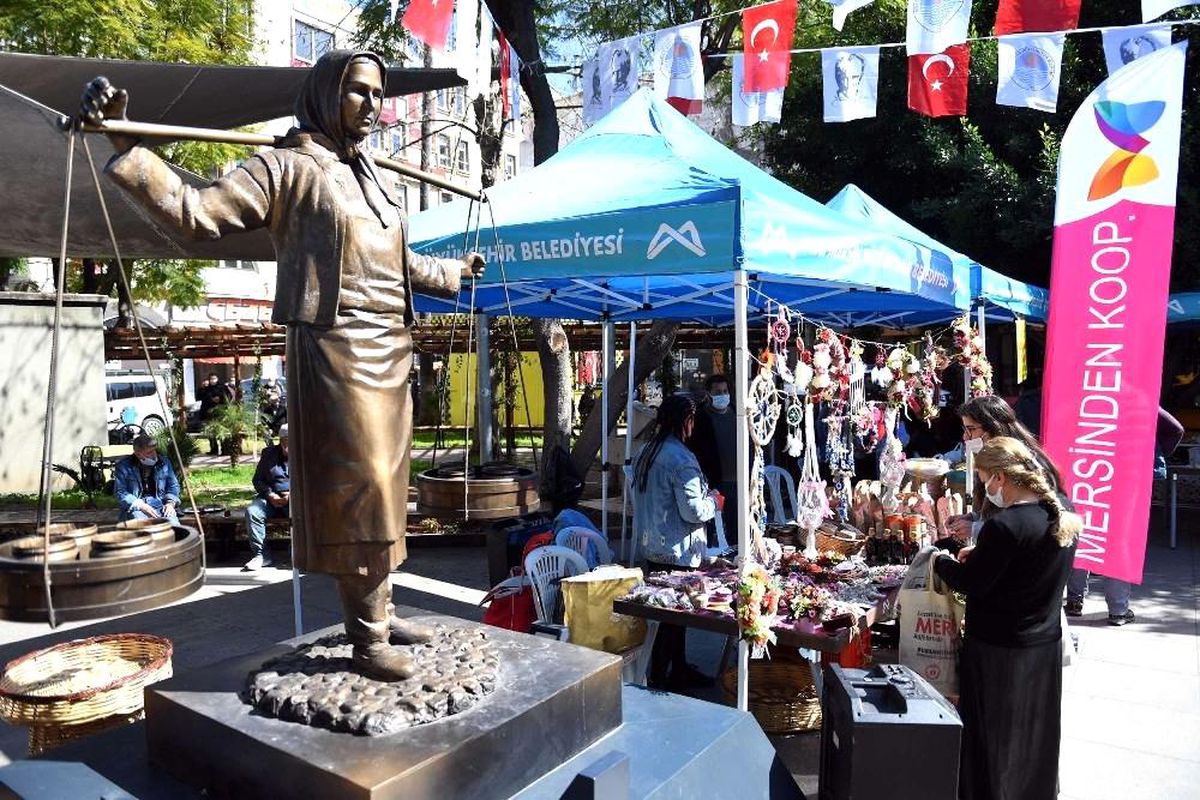 Mersin\'de kadın üretici kooperatiflerinin standı ilgi görüyor