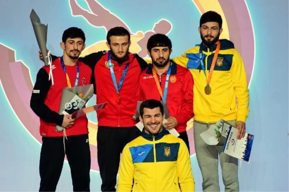 Milli güreşçiler Ukrayna\'dan 4 madalya ile dönüyor